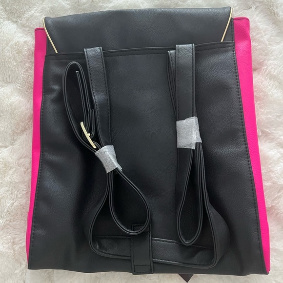 🚨SOLD🚨Juicy Couture Backpack/Purse - Picture 2 of 3